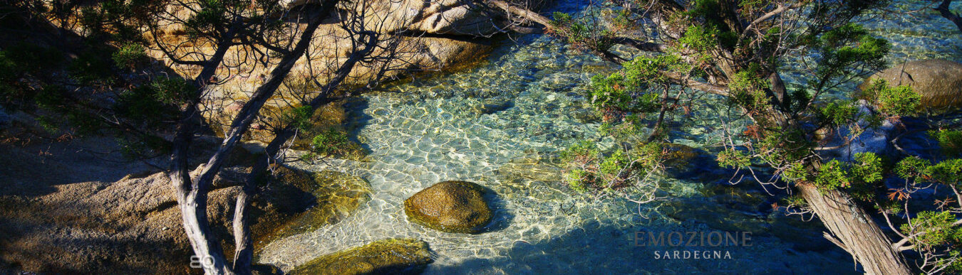 Emozione Sardegna per Domus Tour - dettaglio sula spiaggia di Cala Pira